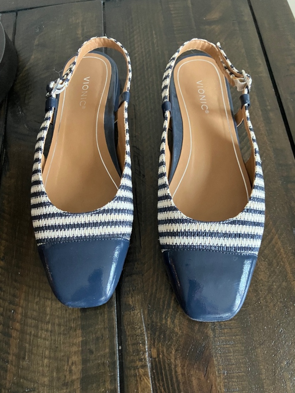 VIONIC PETALUMA - NAVY BY VIONIC